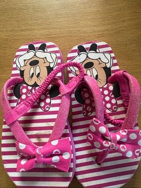 Girls Pink Minnie Mouse Polka Dot Bow Flip Flops